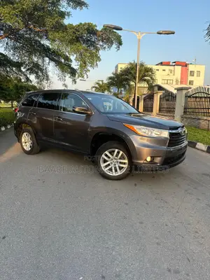 Toyota Highlander LE Plus 4dr SUV (3.5L 6cyl 6A) 2015 Gray