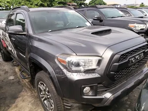 Toyota Tacoma 2018 Gray