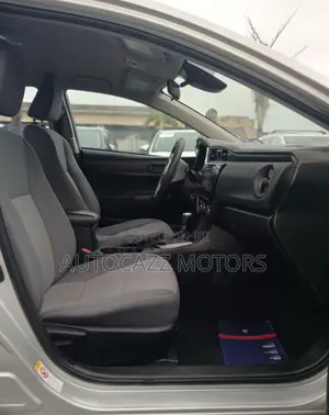 Toyota Corolla LE ECO w/Package 1 4dr Sedan (1.8L 4cyl CVT) 2017 Silver