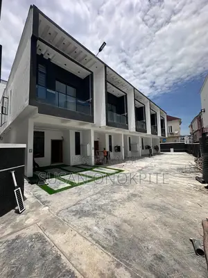 4bdrm Duplex in Chevron for sale