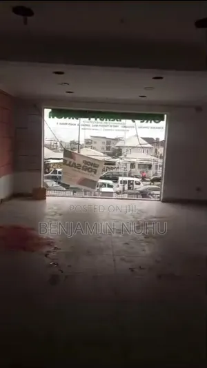 43sqm Shop or Office Space With Show Glass in a Well Strategy Location