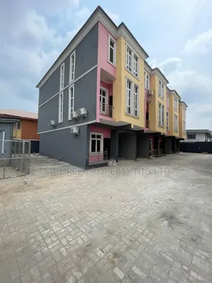 4bdrm Duplex in Adekunle for sale