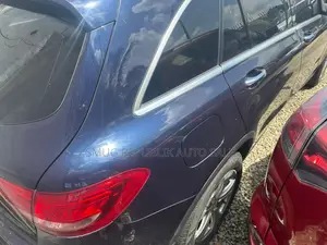 Mercedes-Benz GLC-Class 2016 Blue