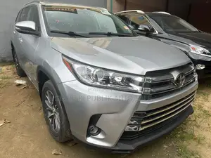 Toyota Highlander XLE 2019 Silver