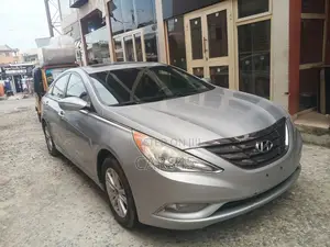 Hyundai Sonata GLS Sedan FWD (2.4L 4cyl 6A) 2011 Silver