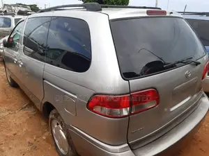 Toyota Sienna XLE 2002 Silver