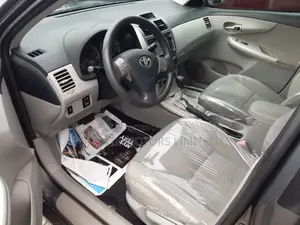 Toyota Corolla LE 4dr Sedan (1.8L 4cyl 4A) 2013 Gray