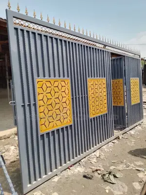Plain Gate With Laser Cut Design