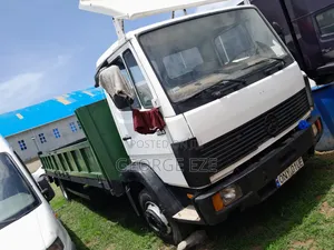 Foreign Used Mercedes Truck 1114