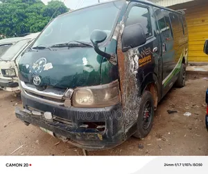 Toyota HiAce 2006 Green