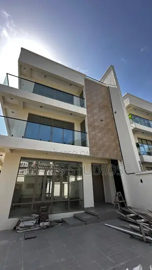 5bdrm Duplex in MacPherson for sale