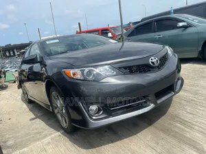 Toyota Camry SE 4dr Sedan (2.5L 4cyl 6A) 2014 Gray