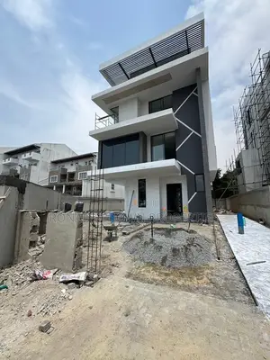 5bdrm Duplex in Banana Island for sale