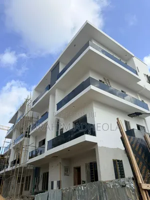 4bdrm Townhouse/Terrace in Freedom Way, Lekki Phase 1 for sale