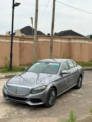Mercedes-Benz C300 Base AWD 4Matic Sedan (2.0L 4cyl 7A) 2015 Gold