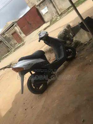 Suzuki GSR 2020 Gray
