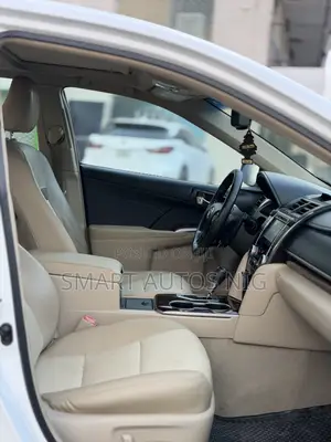 Toyota Camry XLE 4dr Sedan (2.5L 4cyl 6A) 2013 Silver