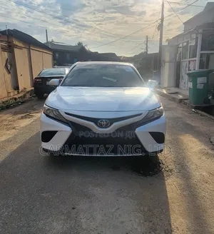 Toyota Camry XSE (2.5L 4cyl 8A) 2019 White