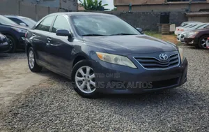 Toyota Camry LE 4dr Sedan (2.5L 4cyl 6AM) 2010 Gray