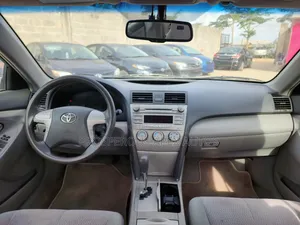 Toyota Camry LE 4dr Sedan (2.5L 4cyl 6AM) 2010 Gray
