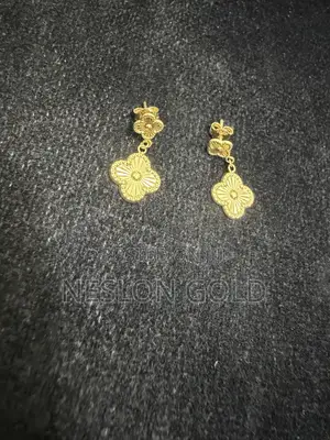 Italy 750 Tested 18karat Gold Vanclef Dangling Earring