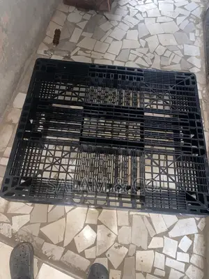 Heavy-Duty Plastic Pallet 130cm X 110cm – Durable Reusable