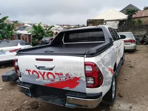 Toyota Hilux Both Cover Sliding and Lifting One's