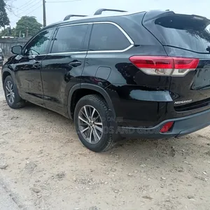 Toyota Highlander XLE 4x2 V6 (3.5L 6cyl 8A) 2018 Black