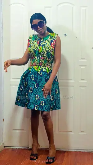 Short Zipped-Down Gown With Pocket - Style 473