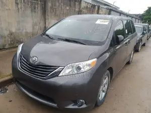 Toyota Sienna 2011 Gray