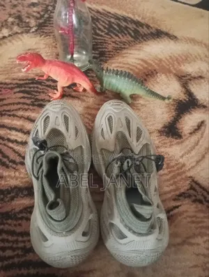 Soaks Sneakers Size 42