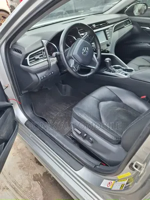 Toyota Camry XSE FWD (2.5L 4cyl 8AM) 2018 Silver