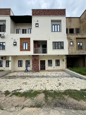 5bdrm Duplex in Apo District for sale