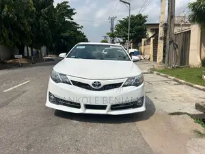 Toyota Camry SE V6 4dr Sedan (3.5L 6cyl 6A) 2012 White