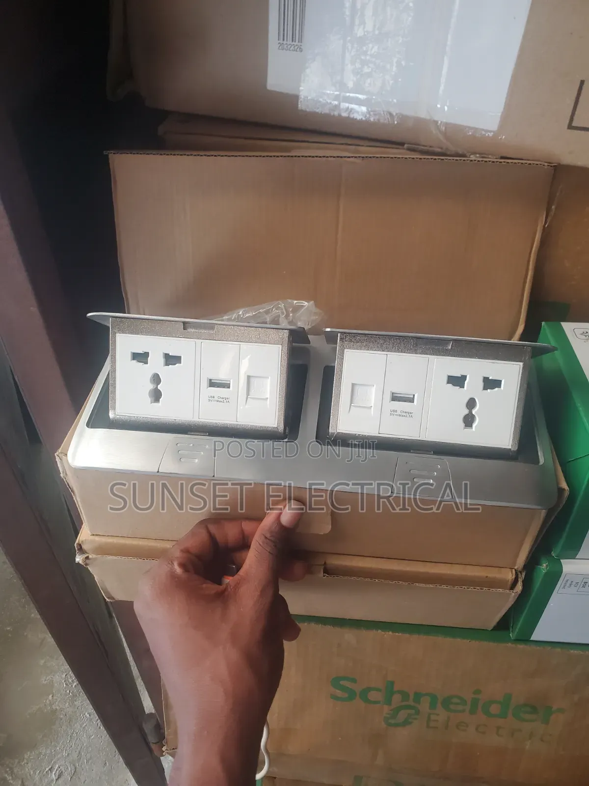 Pop Up Floor Socket With 2 Usb and 2data