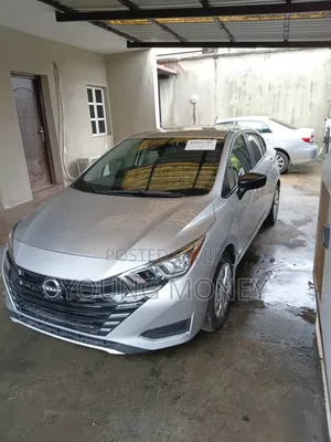 Nissan Versa SV 2023 Silver
