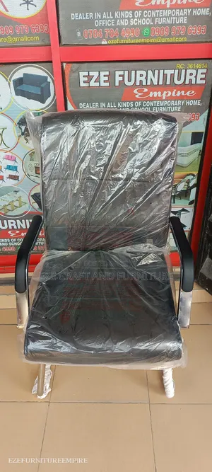 107visitor Cushioned Chair