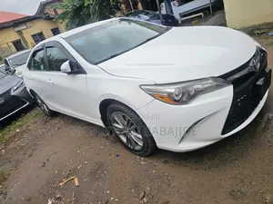 Toyota Camry XSE 4dr Sedan (2.5L 4cyl 6A) 2017 White
