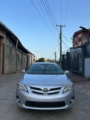 Toyota Corolla LE 4dr Sedan (1.8L 4cyl 4A) 2012 Silver