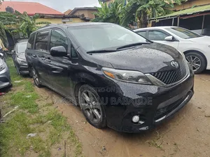 Toyota Sienna XLE 8 Passenger (3.5L 6cyl 8A) 2017 Black