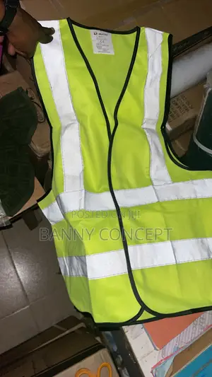 High-visibility Reflective Safety Vest