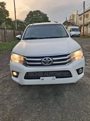 Toyota Hilux 2015 White
