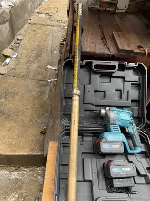 Makita Cordless Concrete Vibrator 118volts
