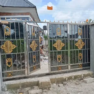 Stainless Steel Gold Flower Gate