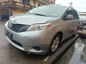 Toyota Sienna 2012 Silver