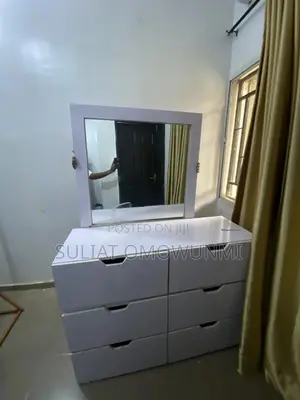 Dresser With Mirror