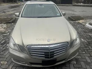 Mercedes-Benz E350 Base 4Matic Sedan AWD (3.5L 6cyl 7A) 2010 Gold