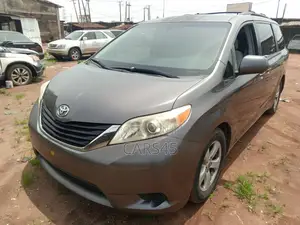 Toyota Sienna 2011 Gray