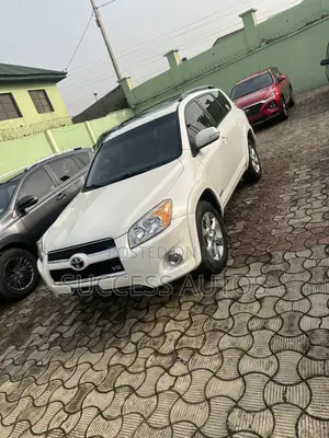 Toyota RAV4 2011 White