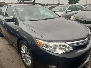 Toyota Camry XLE 4dr Sedan (2.5L 4cyl 6A) 2014 Gray